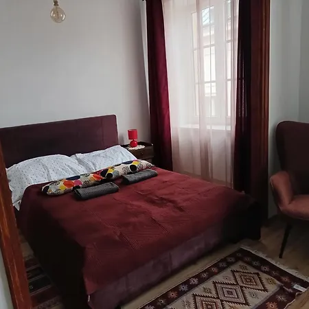 Miodowa Apartment *